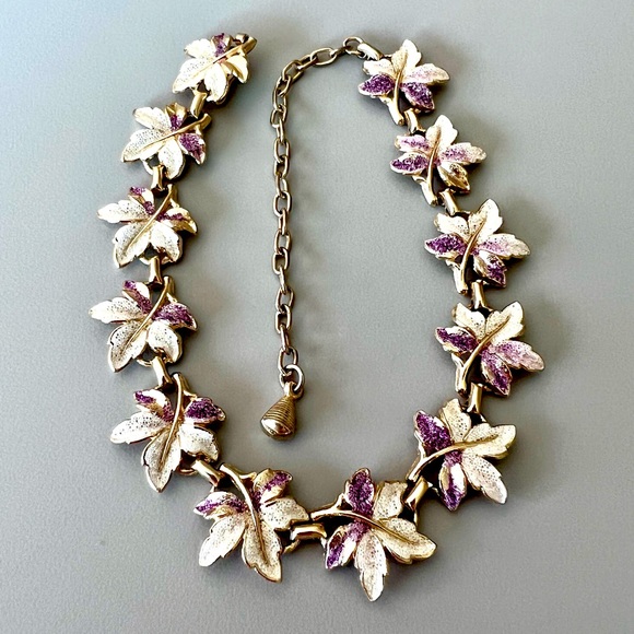 Vintage Leaf Necklace Choker Purple White Enamel Gold Tone Setting Unsigned - Picture 4 of 8